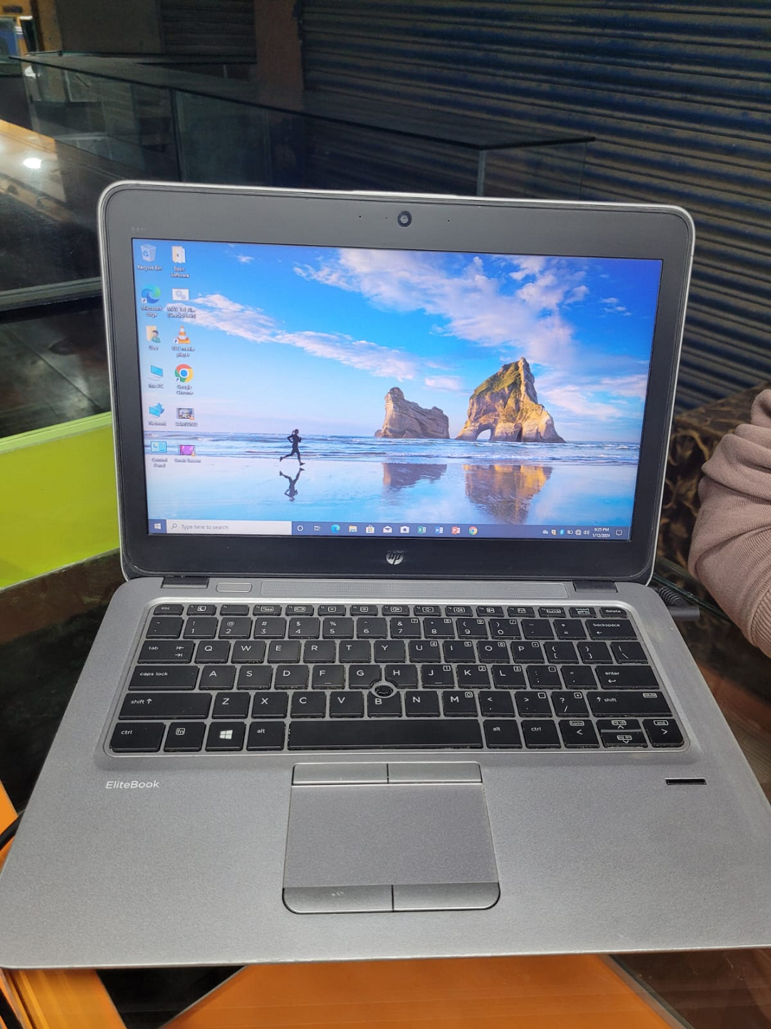 Laptop hp elitebook 820 G4 ci7 7th generation Available at PC Bank in pakistan