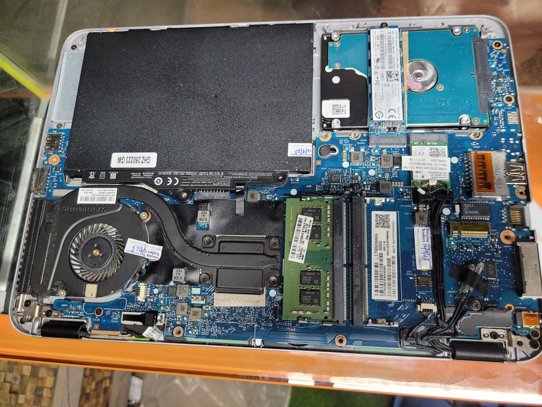 Laptop hp elitebook 820 G4 ci7 7th generation Available at PC Bank
